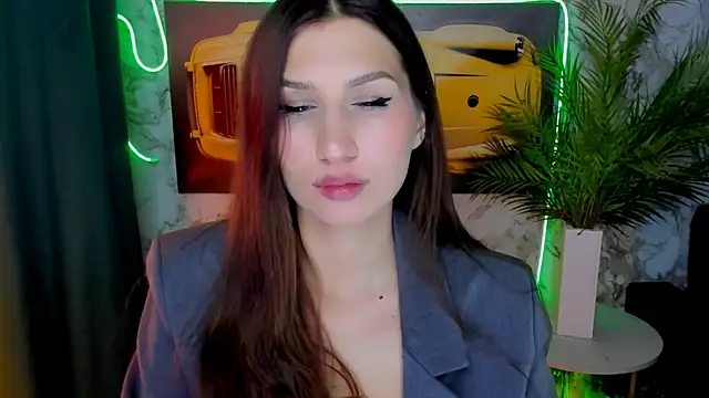 Mollyinyourmind online show from March 6, 8:15 pm