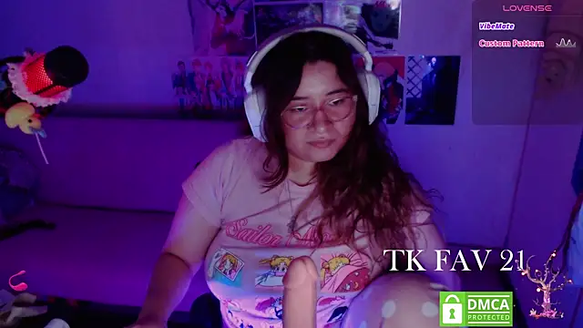 Pink girl0n online show from May 28, 8:45 am