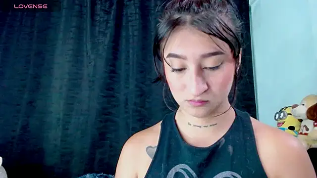 EVAH LEE  online show from April 16, 2:01 am