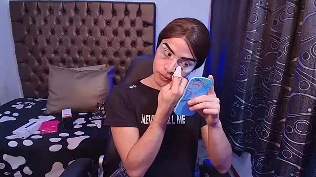 lailahdark online show from April 8, 10:01 pm