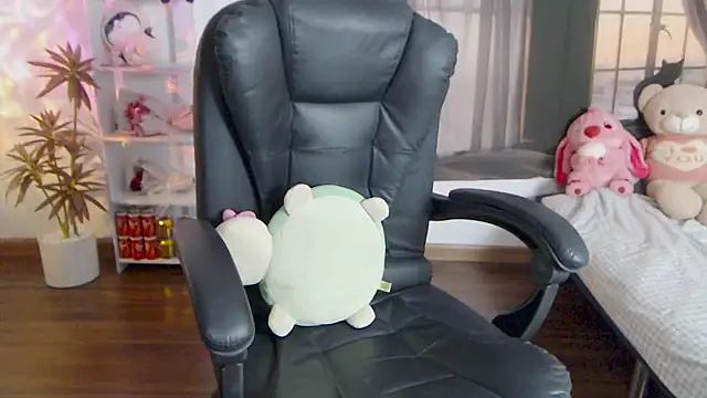 Suzie Wet Cave online show from October 16, 1:47 pm