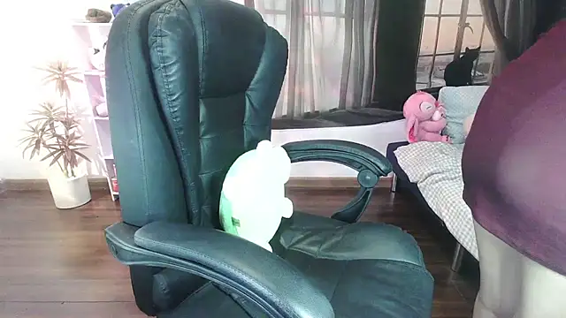 Suzie Wet Cave online show from September 21, 3:10 pm