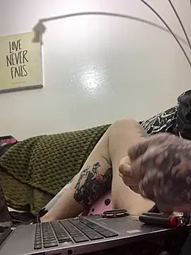 Evieskyyxh online show from April 10, 6:47 pm