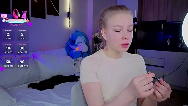 emilyshepar d online show from April 6, 2:44 am