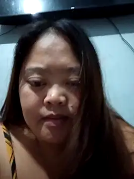 sweetbigtits19 online show from April 11, 4:10 pm