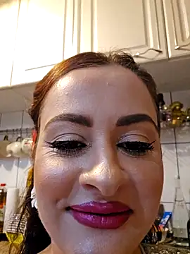 ShineBright88 online show from January 6, 8:23 pm