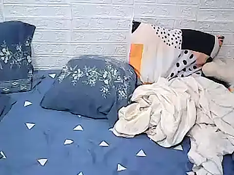 xxhottinybabe online show from March 8, 11:19 pm