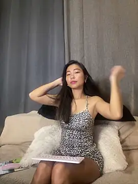 EmmaSean online show from May 8, 11:50 pm