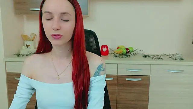 Julia Jae online show from April 18, 6:38 am