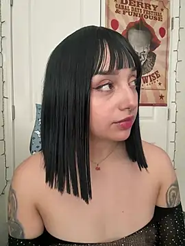 CharmingMaddie online show from April 4, 6:18 pm