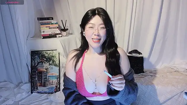 Emmaq996 online show from March 21, 8:30 am