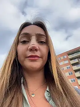 Ninabigtitied online show from April 19, 8:55 pm