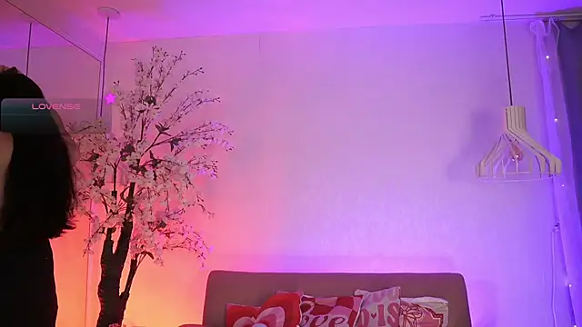 JadeSummerr online show from April 7, 11:45 am