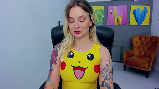LilFleurish online show from May 18, 4:40 am