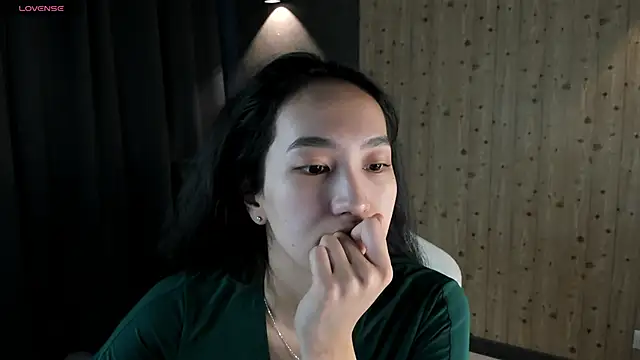 FlirtyAura online show from April 17, 3:52 am