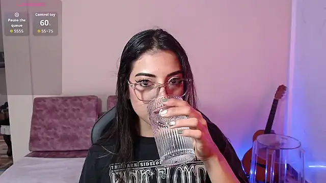 Susanahendrix online show from March 21, 6:13 pm