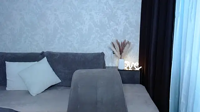 IrisJones online show from October 7, 7:02 am