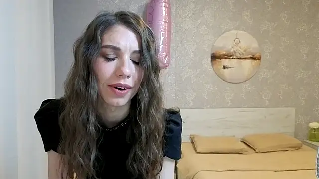 KellyShines online show from June 21, 4:11 pm