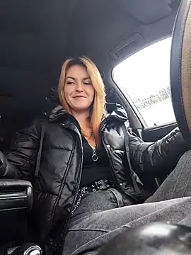 YOOUR EVAA online show from March 10, 8:29 am