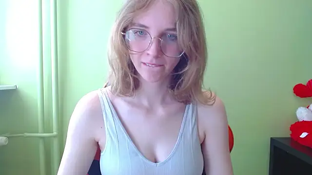 juicyPenny online show from April 15, 8:37 am