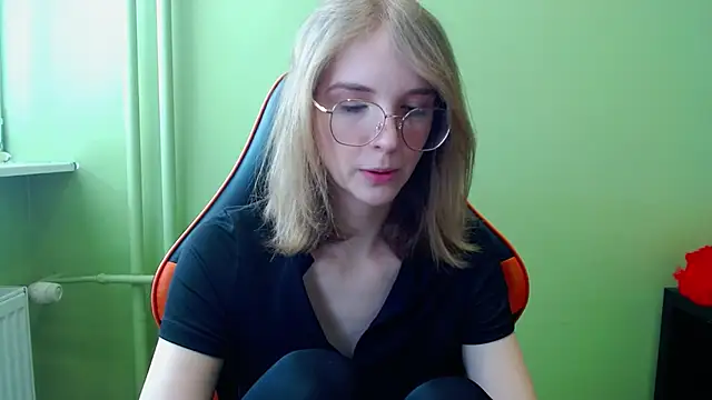 juicyPenny online show from March 24, 7:36 am