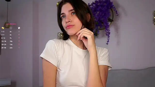 EleneButton online show from December 14, 1:11 am