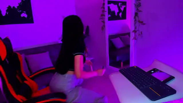 ZoeValencia1 online show from March 13, 12:28 pm