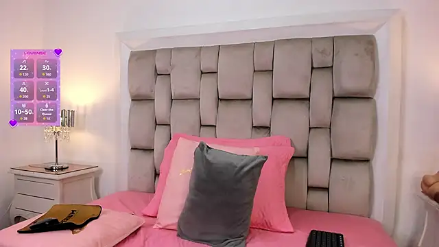 frehia dimou online show from March 21, 10:15 pm