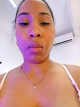 Elowen Clark online show from March 23, 7:31 pm