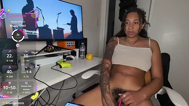 onlystrings online show from April 21, 7:15 am