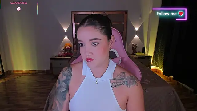 lunaarose online show from March 20, 4:17 am