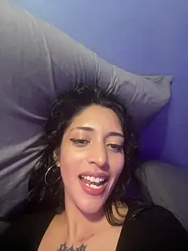 llamameluna  online show from August 4, 9:43 pm