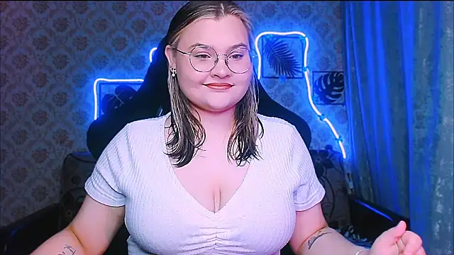 InLoveWithLife26 online show from April 1, 8:06 pm