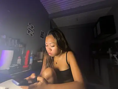 PinayLina18 online show from April 17, 11:51 pm