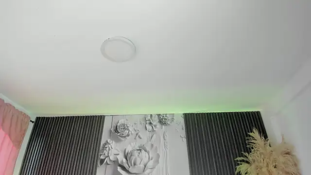 ShaniaDaniels online show from April 6, 8:43 pm