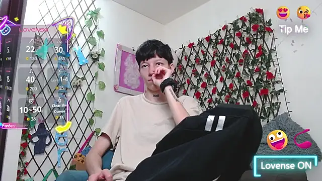 LiamBrown09 online show from March 30, 7:13 pm