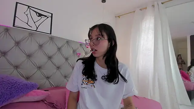 Naughty Couple83 online show from March 31, 7:47 pm