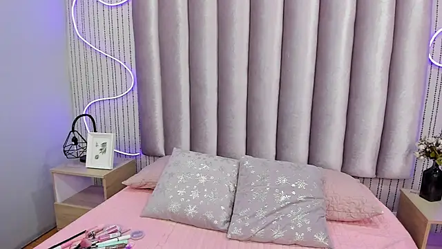 SamanthaPeachss online show from December 22, 1:47 pm