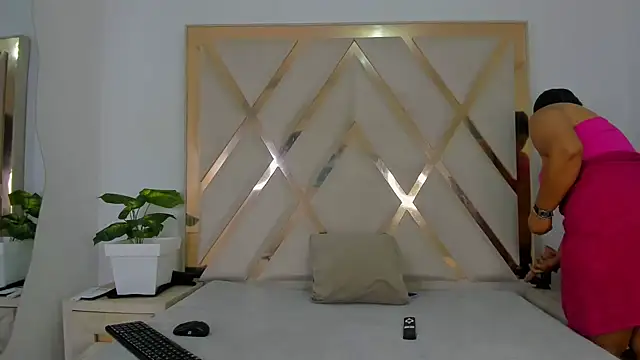 arielasm online show from March 5, 12:01 pm