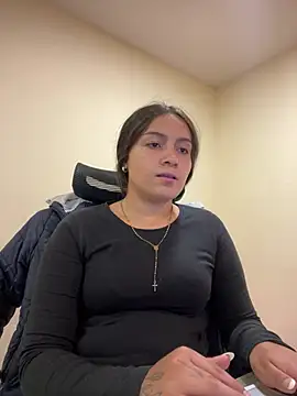 Alyha Cortes online show from April 6, 1:34 pm