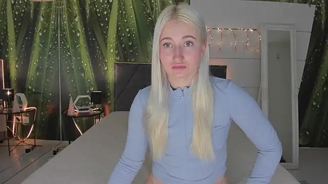 HollyTailors online show from March 4, 6:31 am