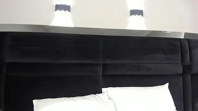 CarolineLee  online show from March 30, 10:42 pm