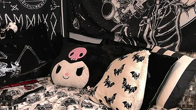 Paige Turner online show from April 3, 12:30 am