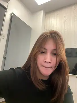 LanySylvia online show from April 18, 7:18 pm