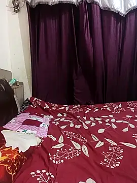 MEERAcle online show from March 25, 3:48 pm