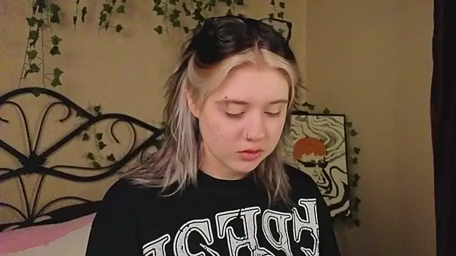 IrisSoCute online show from October 29, 7:56 am