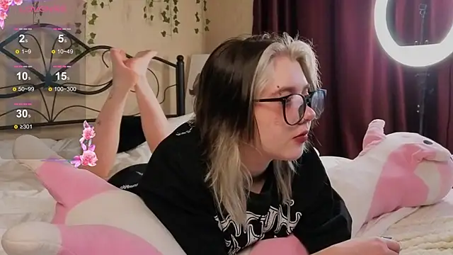 IrisSoCute online show from September 13, 7:49 am