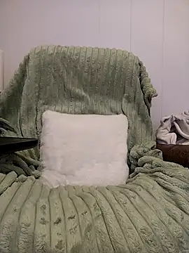 HoneySquirrel online show from May 29, 8:07 pm