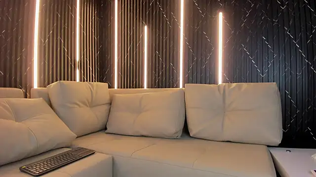 VioletRose as online show from April 4, 11:47 pm