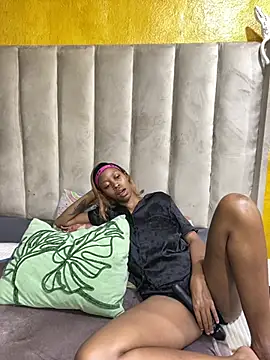 LonelyQueenxx25 online show from March 29, 9:14 pm